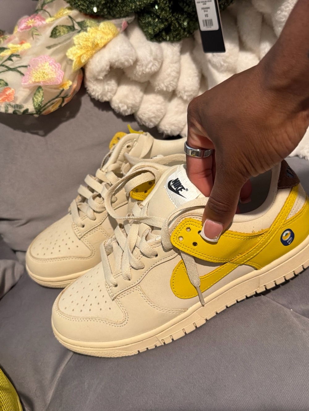 Nike womens Low-Top Sneakers in Cream and Yellow